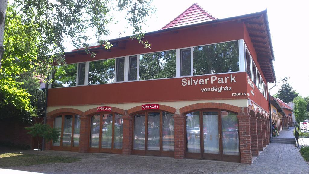 Silver Park Vendégház Berettyóújfalu Esterno foto