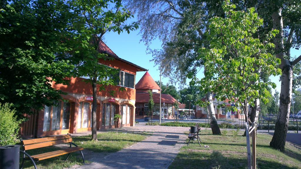 Silver Park Vendégház Berettyóújfalu Esterno foto